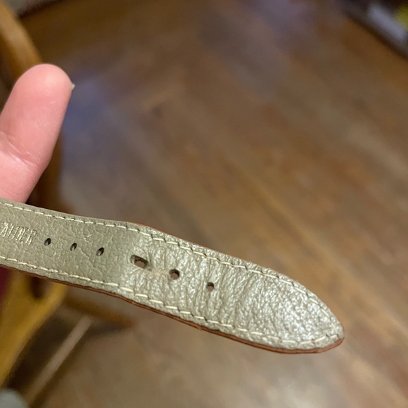 Authentic Gucci Vintage Ladies Watch Gold Tone with Logo Leather Strap run - Picture 5 of 5